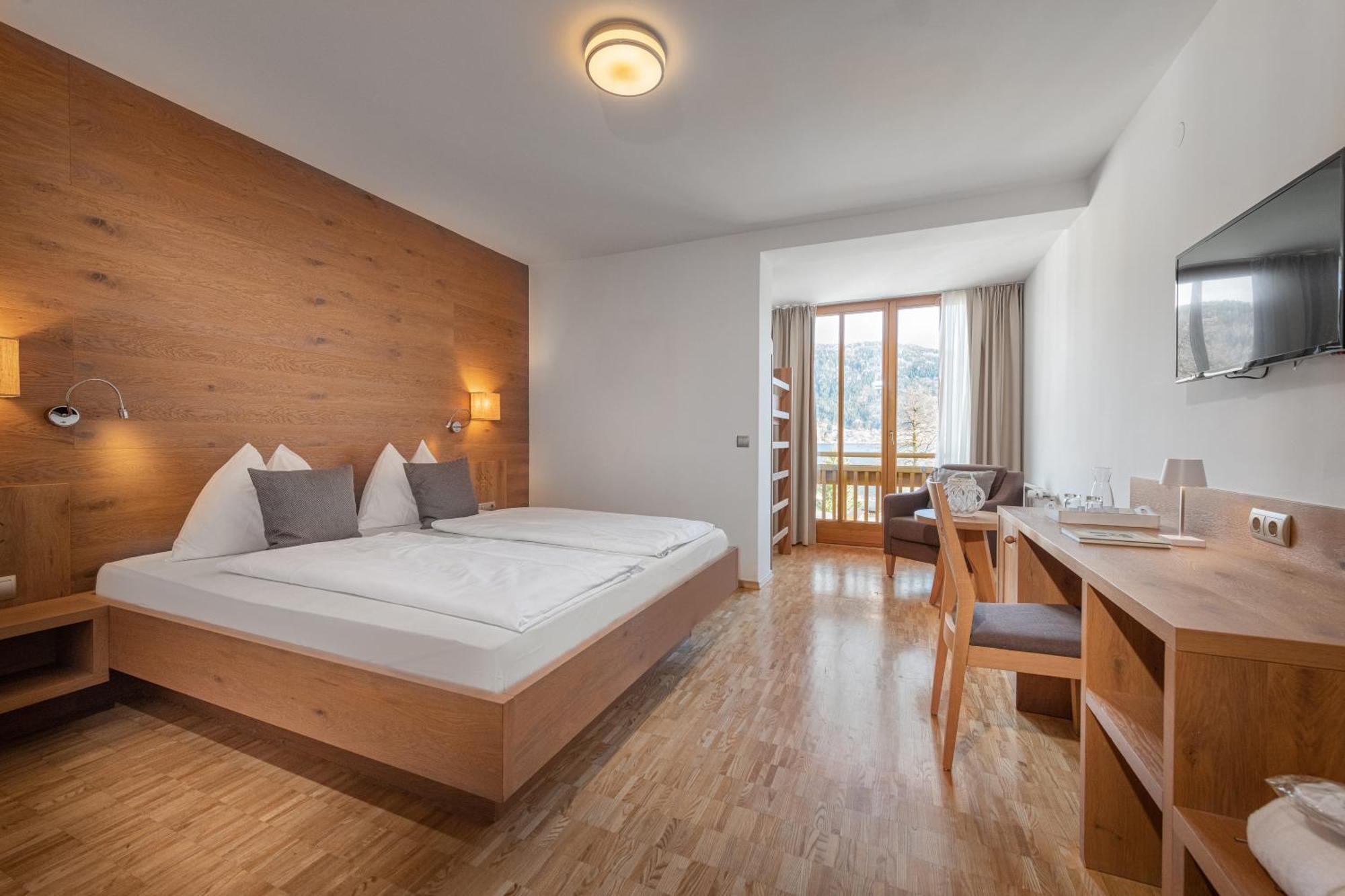 Seehotel Urban Bodensdorf Exterior photo