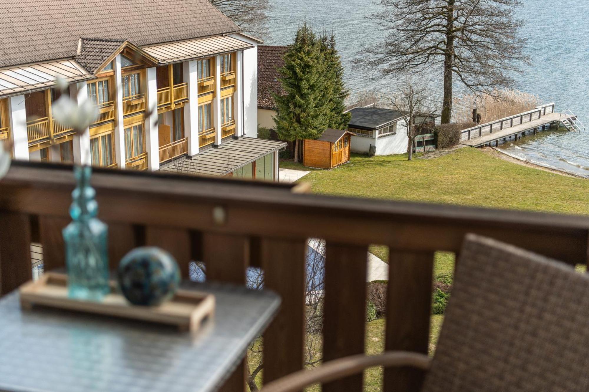 Seehotel Urban Bodensdorf Exterior photo